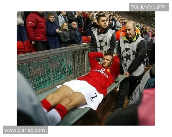 足球明星男士身材展示图片集锦展现运动魅力与健康生活方式